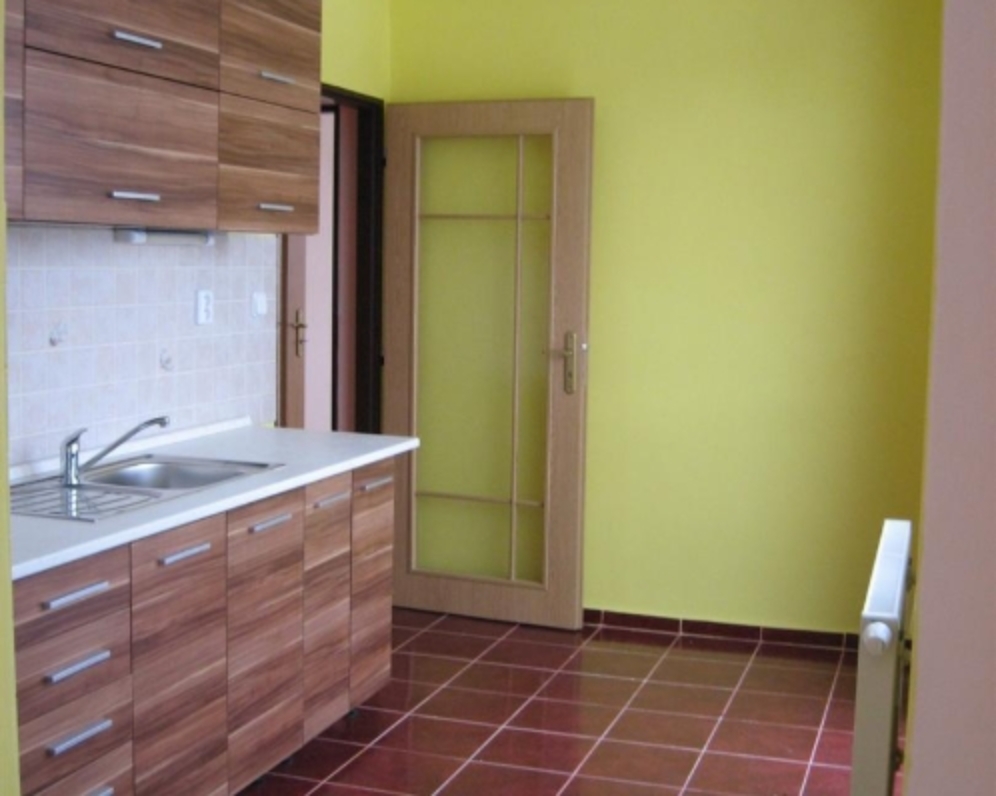 Prodej prostorného bytu po rekonstrukci v O.V. 4+1/B/3x G, 100 m2 v obci Hraběšín u Kutné Hory.