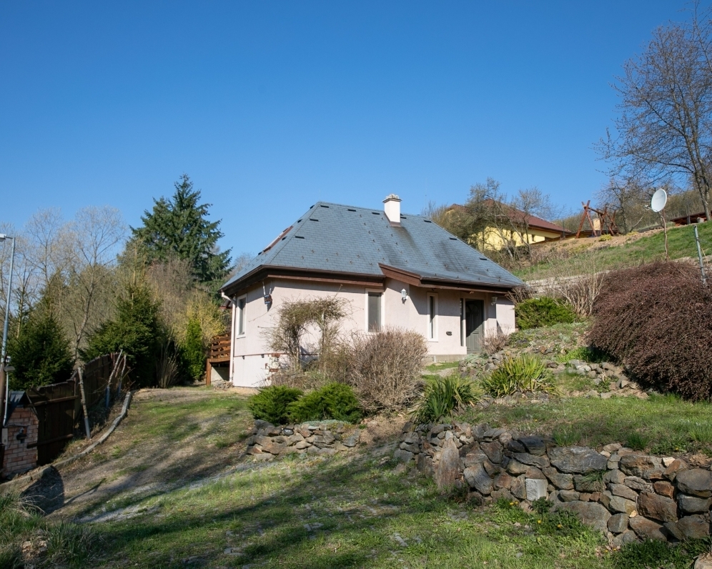 Rodinný dům 3+kk s kaskádovitou okrasnou zahradou v Divišově